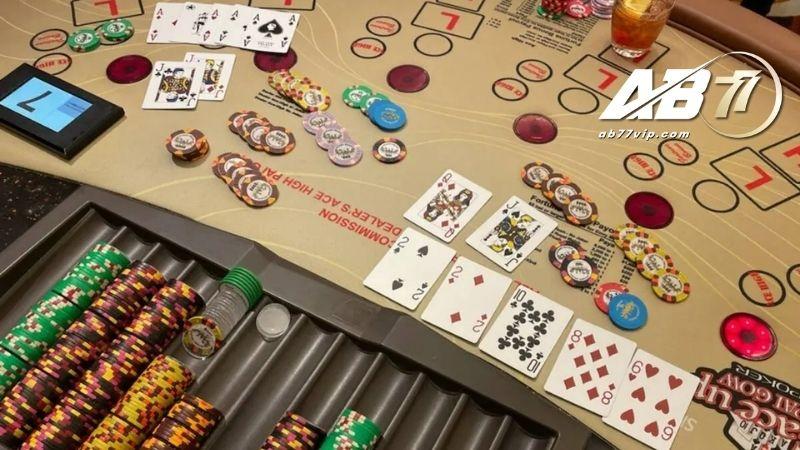 Người mới học cách chơi Pai Gow Poker cần cẩn thận khi xếp bài